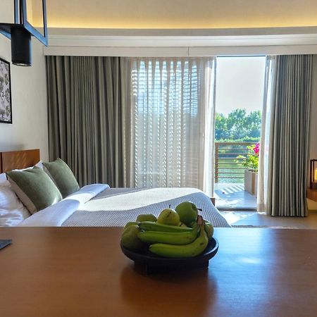 Life At Repose- Lake Villas Resort & Club Chor Warodra Esterno foto