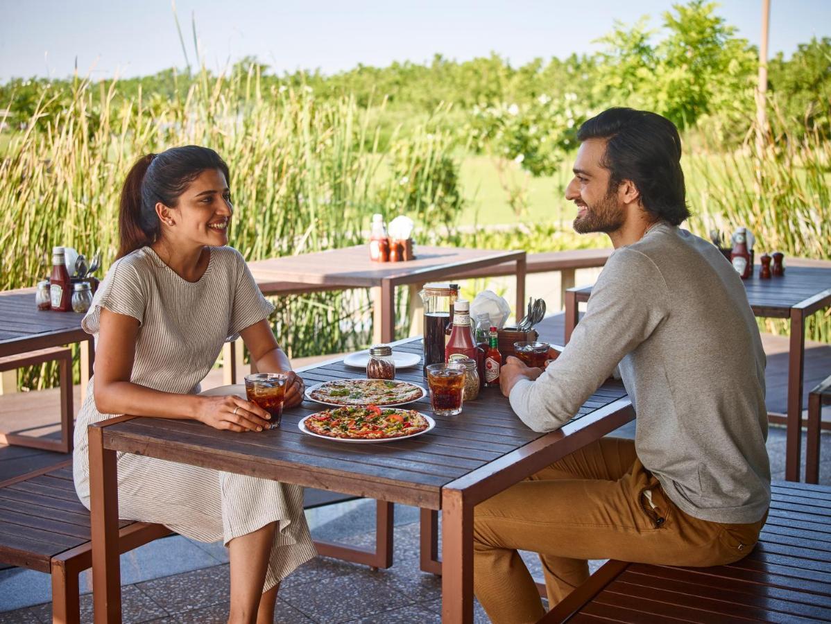Life At Repose- Lake Villas Resort & Club Chor Warodra Esterno foto