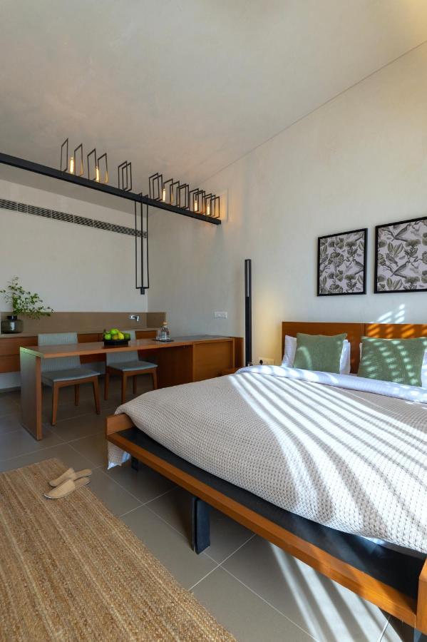 Life At Repose- Lake Villas Resort & Club Chor Warodra Esterno foto