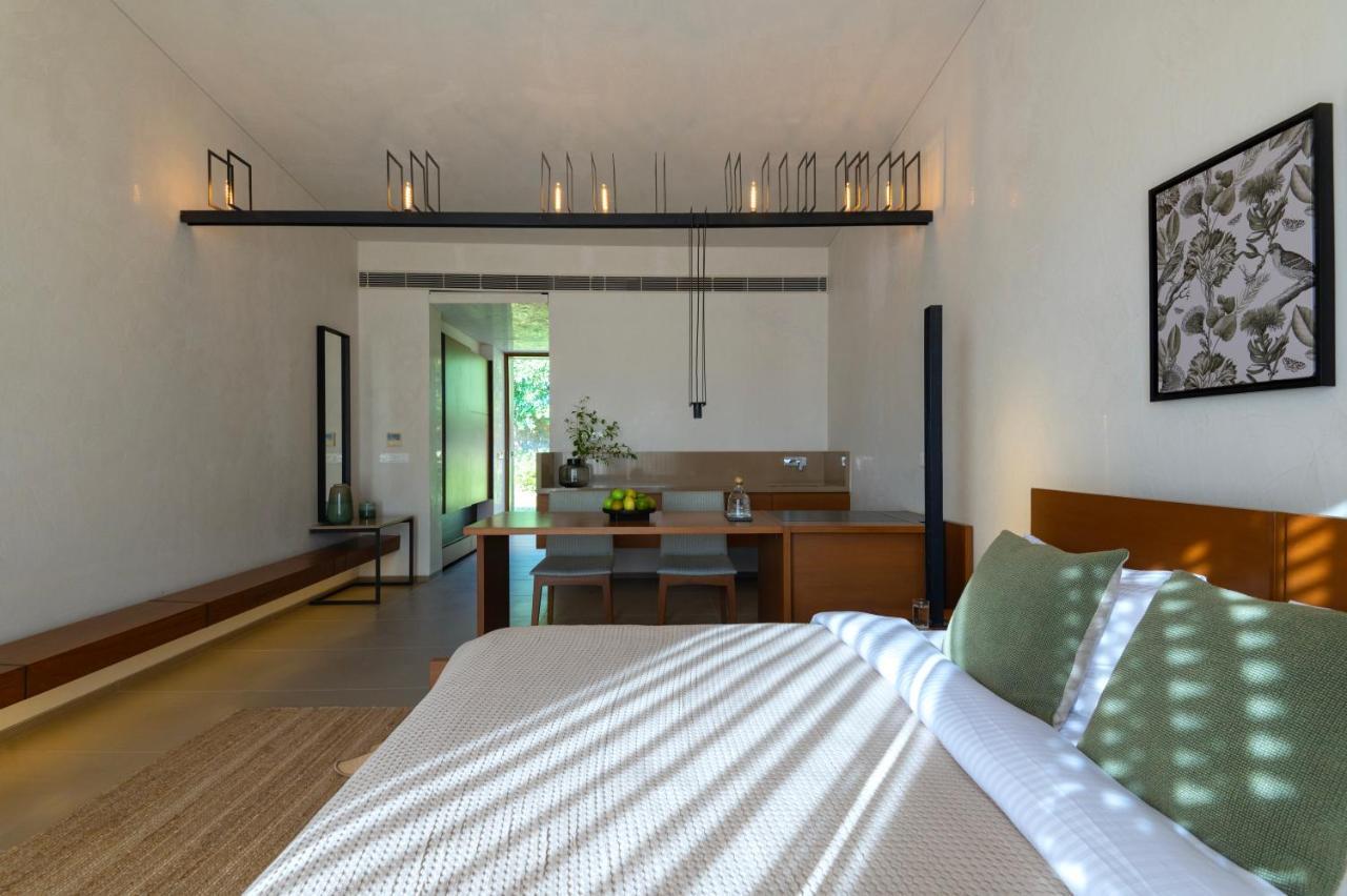 Life At Repose- Lake Villas Resort & Club Chor Warodra Esterno foto