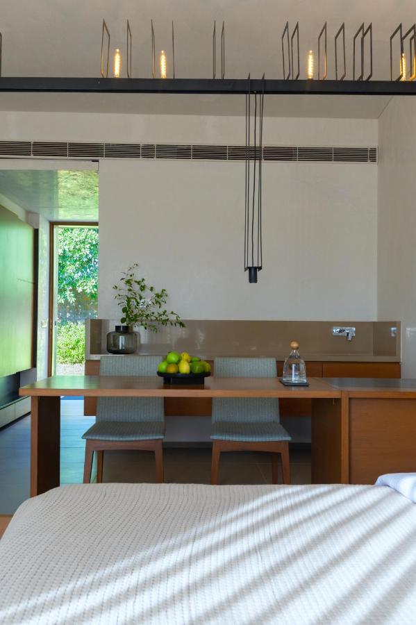 Life At Repose- Lake Villas Resort & Club Chor Warodra Esterno foto