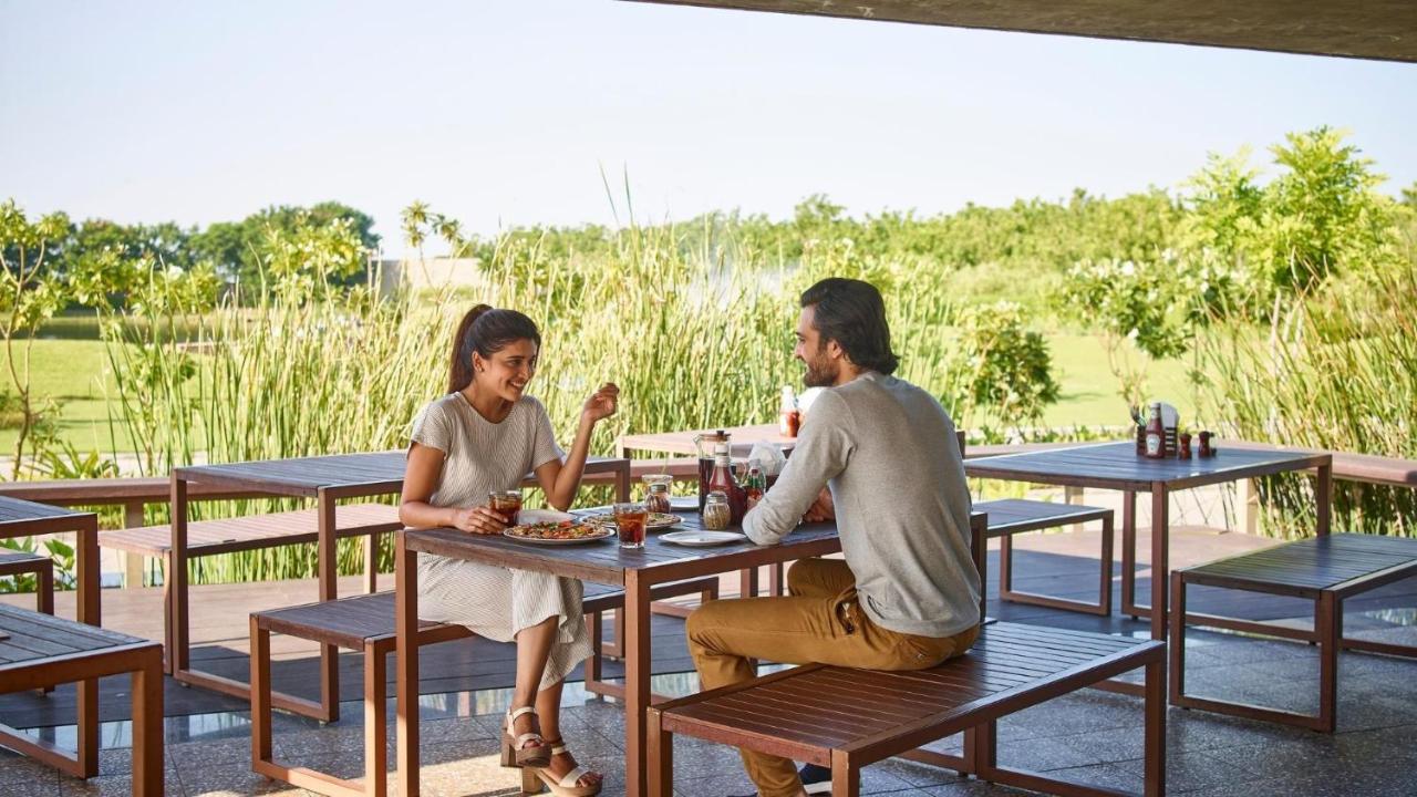 Life At Repose- Lake Villas Resort & Club Chor Warodra Esterno foto