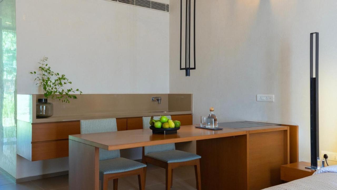 Life At Repose- Lake Villas Resort & Club Chor Warodra Esterno foto
